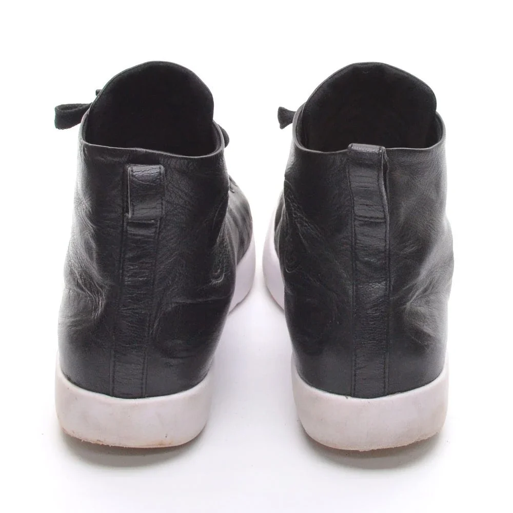 Converse actual item